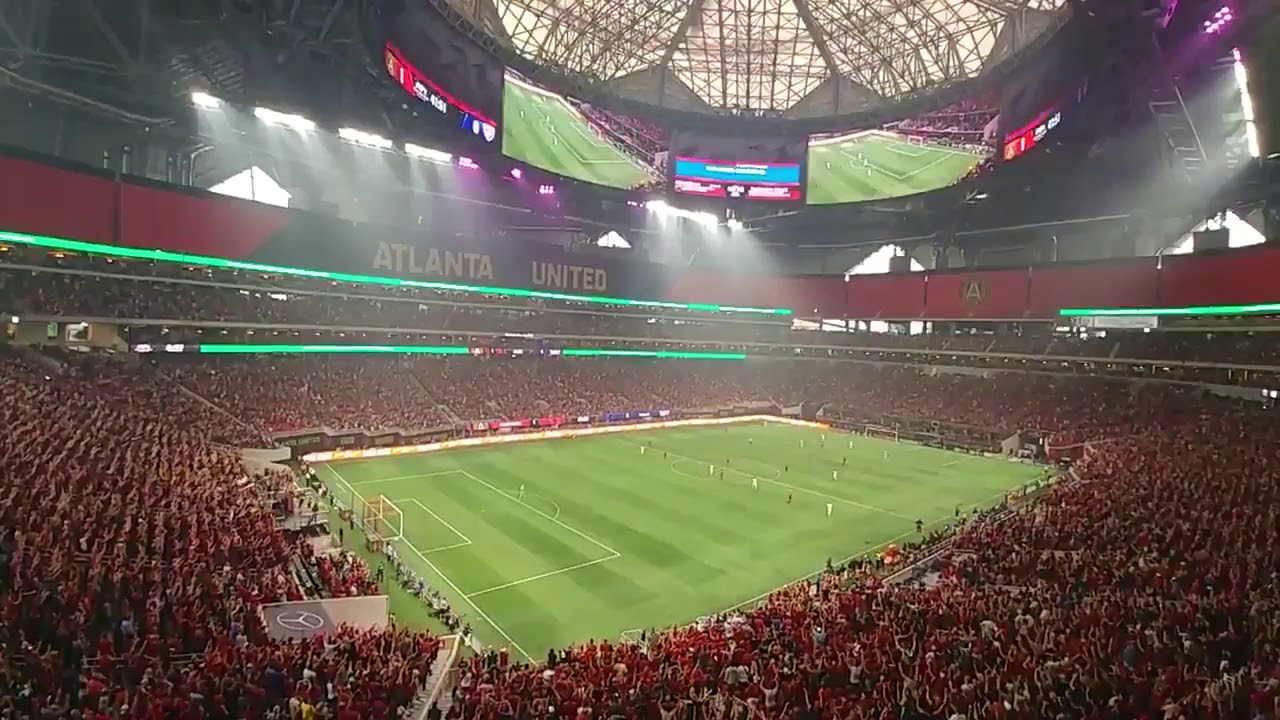 Mercedes-Benz Stadium — Атмосфера матча