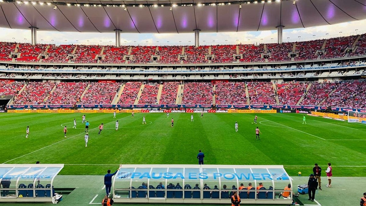 Estadio Akron — Атмосфера матча