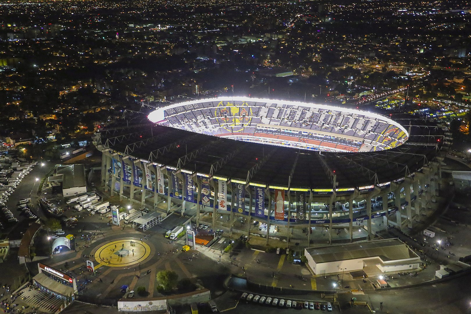 Estadio Azteca — Ночь · с воздуха