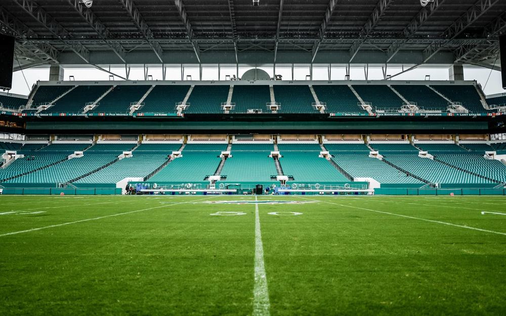 Hard Rock Stadium — Поле и трибуны