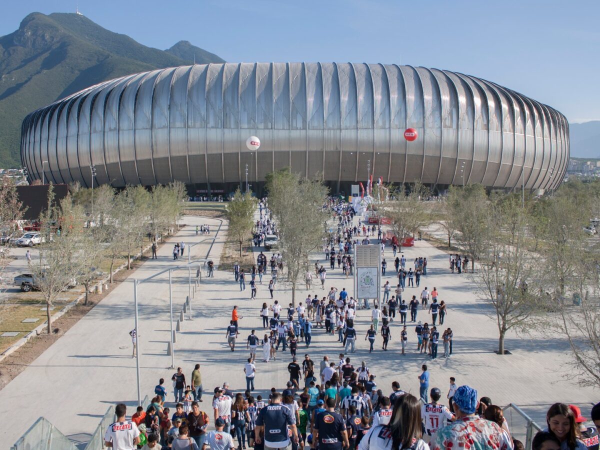 Estadio BBVA — Фасад · день